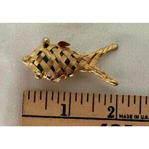 Vintage Gold Tone Basket Weave Turquoise Stone In Center Fish Brooch